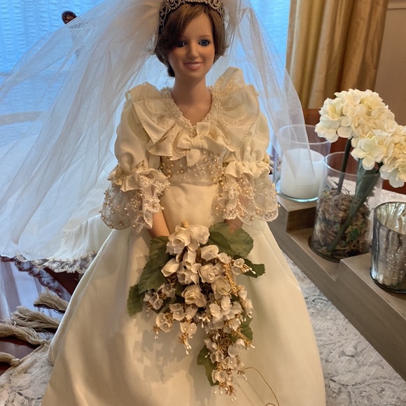 Porcelain Princess Diana Wedding doll - Picture 3 of 8